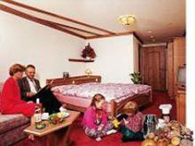 Hostel Imseng Saas Fee Exteriör bild